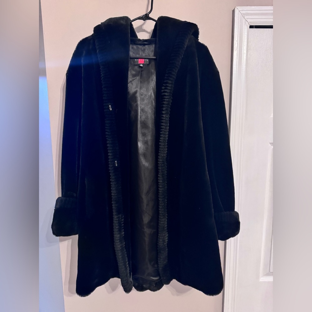 Gallery oversized faux fur luxurious coat with hood size medium fits large